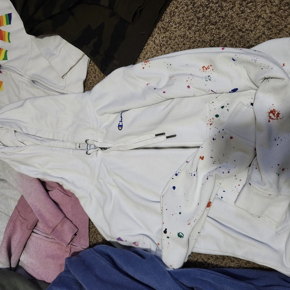 6 Hoodies - Picture 5 of 5